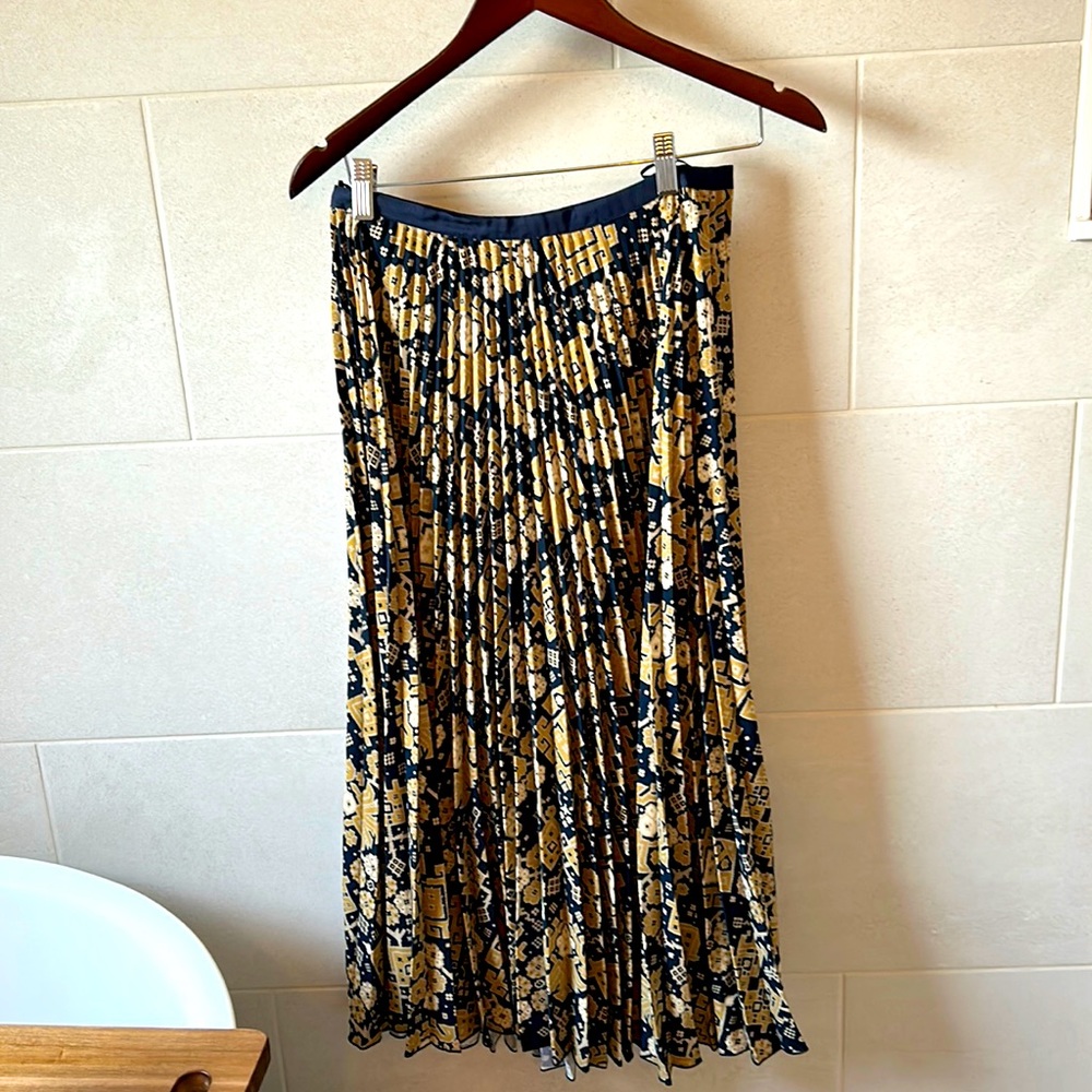 Vanessa Bruno “Fadia” skirt.
